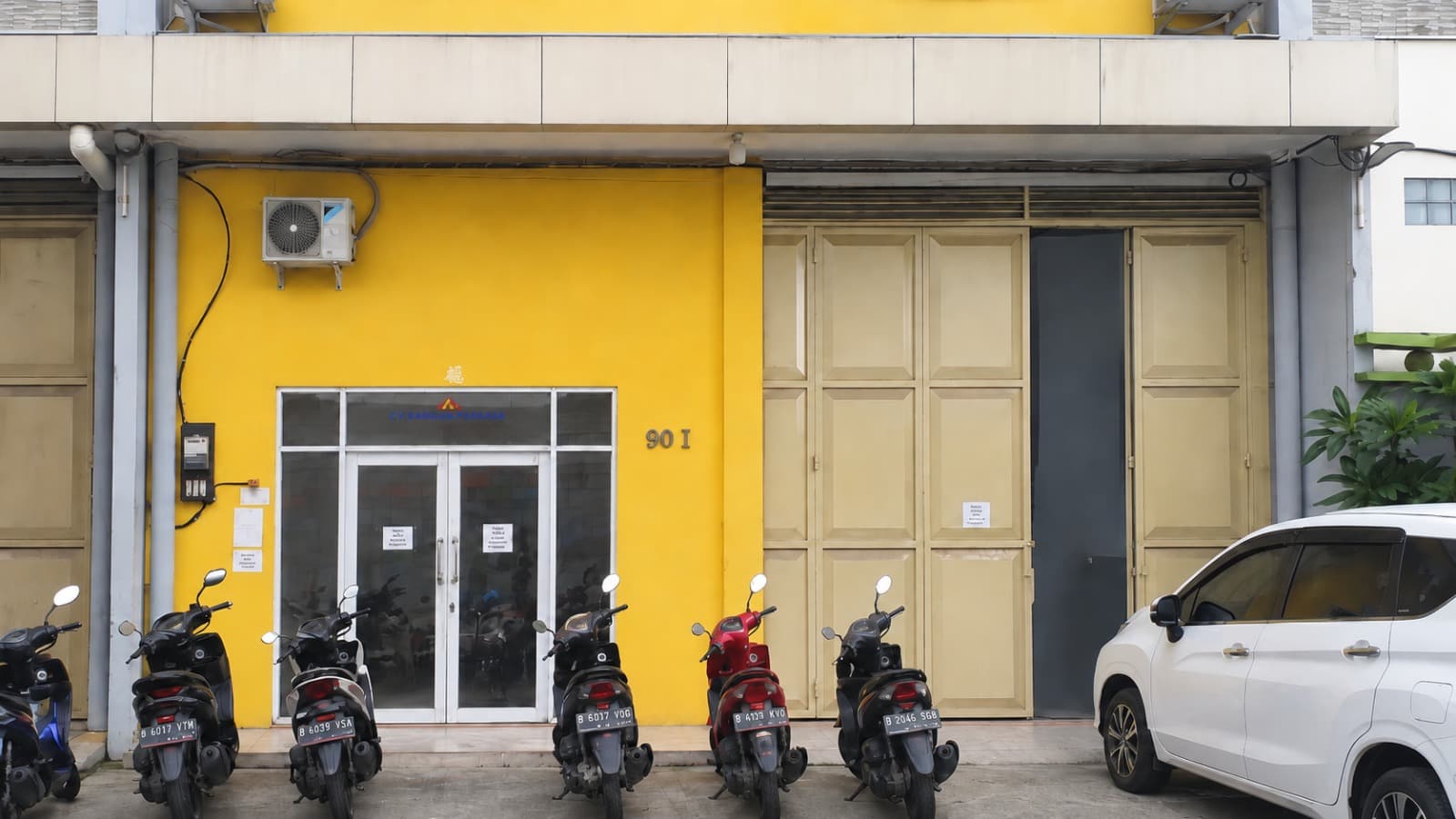 Bagian depan workshop CV. Mitra Agung Teknik di Pergudangan Bismart, Jakarta Barat